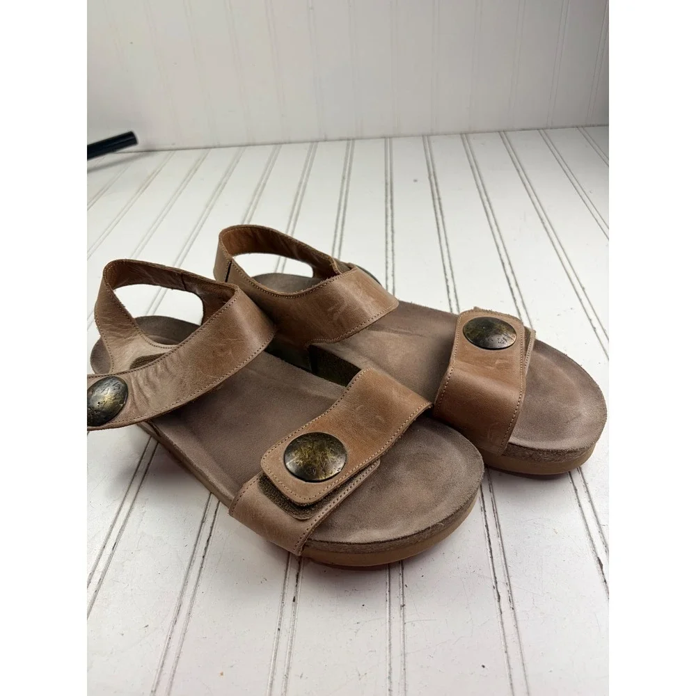Taos Carousel 3 Tan Laurie Sandals Women's Size 10-10.5 EU 41 $175